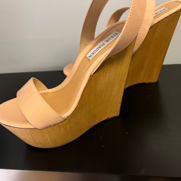 SOLD Steve Madden Platform sandals - Picture 2 of 2